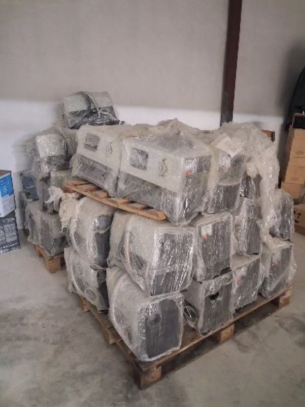 MehmetArdic_'s tweet photo. AHBAP Kazığı..

Ahbap’a yönelik 5. dalga operasyonda İzmit depolarında, depremzedeler için alınan yüzlerce ÇADIR, tekerlekli sandalye, elektrikli bisiklet ve kırtasiye malzemesinin kullanılmadan bekletildiği ortaya çıktı. https://t.co/IE1Ubt85J8