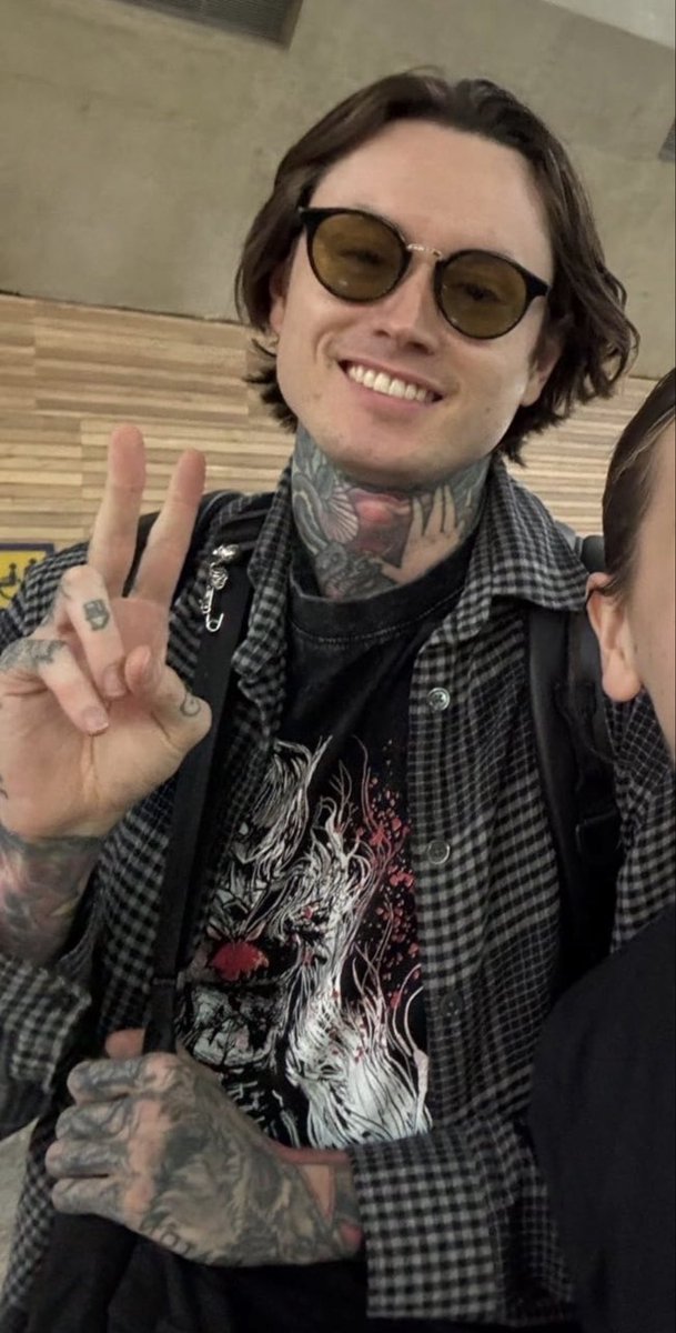 omenstrs's tweet photo. omg he’s so cute 😭 https://t.co/H8EmPPiqdW