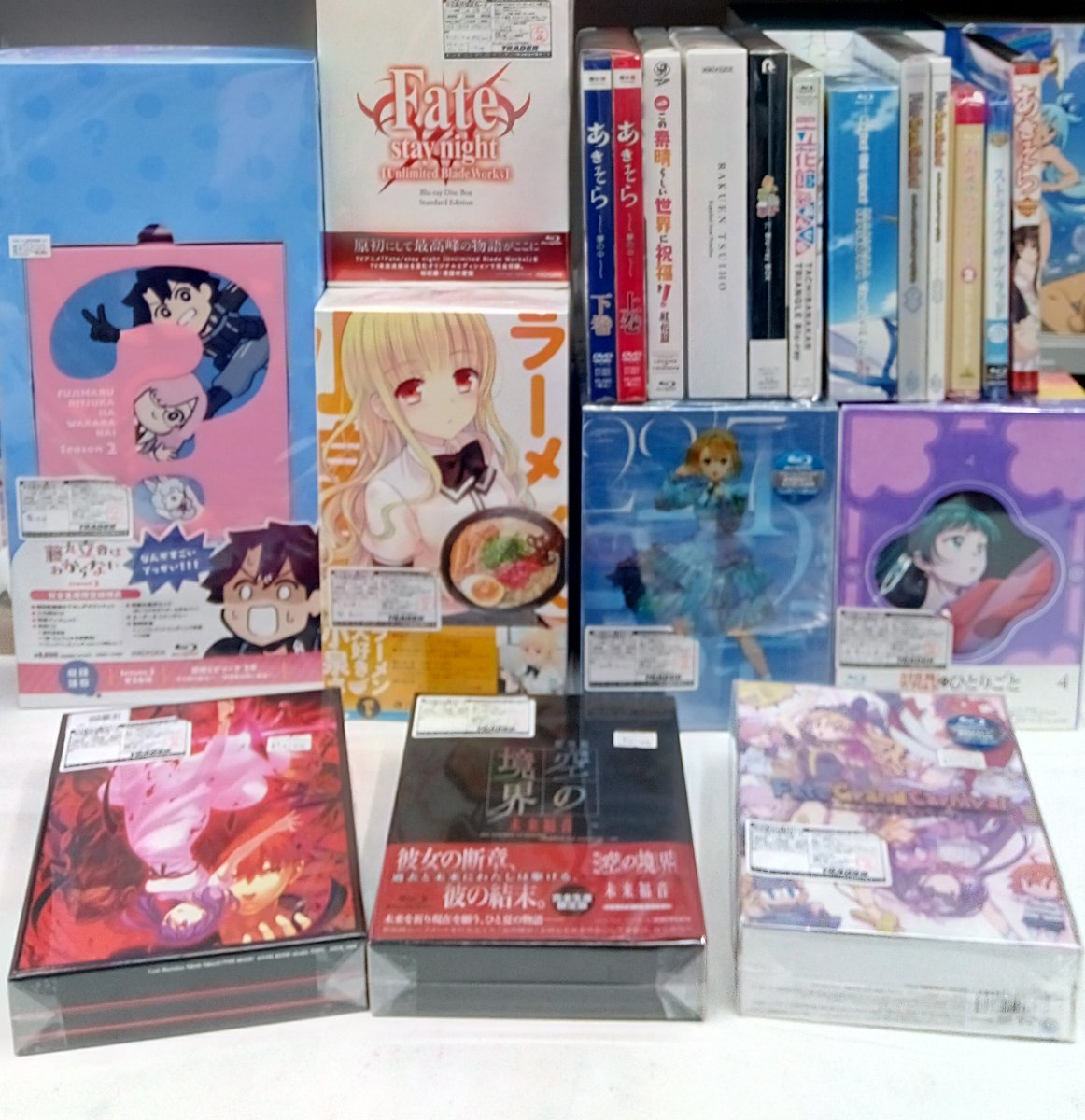 trader_dvdbd's tweet photo. 🎀本店2階DVD/Blu-ray入荷情報🎶

アニメDVD、Blu-ray出しました！

・Fateシリーズ
・ラーメン大好き小泉さん　全2巻セット🍜
・薬屋のひとりごと 第１期全4巻セット
ありますよー(≧▽≦)！！

ぜひぜひトレーダー本店2階へ
お越しください♪

#ブルーレイ #アニメ  #DVD https://t.co/2ceFIfmV91