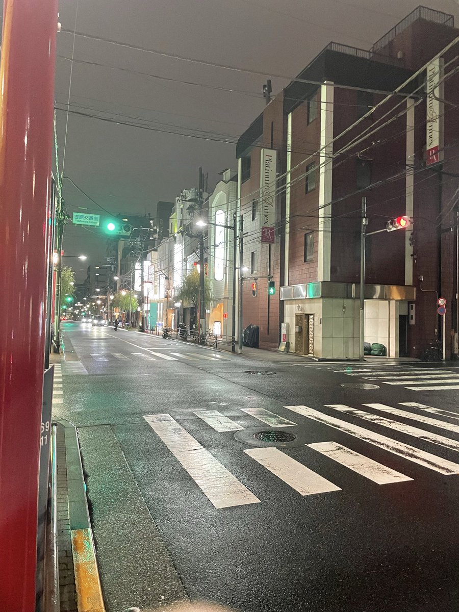 nz_YosiwraKissa's tweet photo. こんばんはです🌕☁️🌧️☕️🍺

今日の夜の吉原、今日は雨の影響もありお店さんも大変なところはありそうですね😅￼

本日も常連さんが話を聞きに来てくれたりでありがたいですね☺️

まだ営業していますのでお気軽にお越しくださいませ😁
#喫茶店 #吉原 https://t.co/UT2au5TWbt