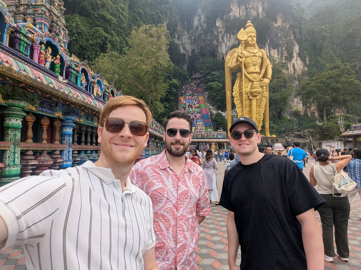 EmileCole93's tweet photo. We're finally heading home!

After a month of 🇫🇷, 🇲🇾, 🇲🇦 &amp; 🇵🇹 in a row it's finally time to see my family back in England ❤️

Thanks so much to @FIFAe &amp; @EWC_EN for these once in a lifetime opportunities.

Shoutout to the boys as well. What a trip it's been 🫶 https://t.co/yUWr0Ce9lA