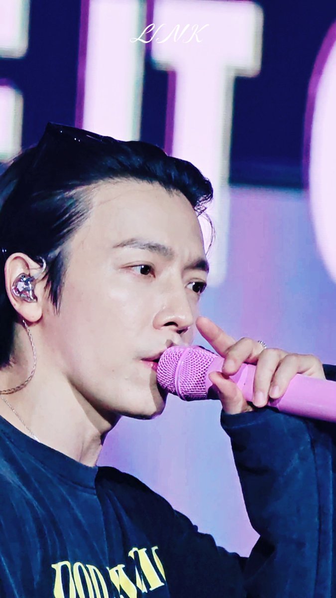 AURORA59651681's tweet photo. DONGHAE 1st ENCORE CONCERT [ALIVE] 
🍐
@donghae861015 
#동해 #DONGHAE #ALIVE_ENCORE https://t.co/Bv68pwCS3G