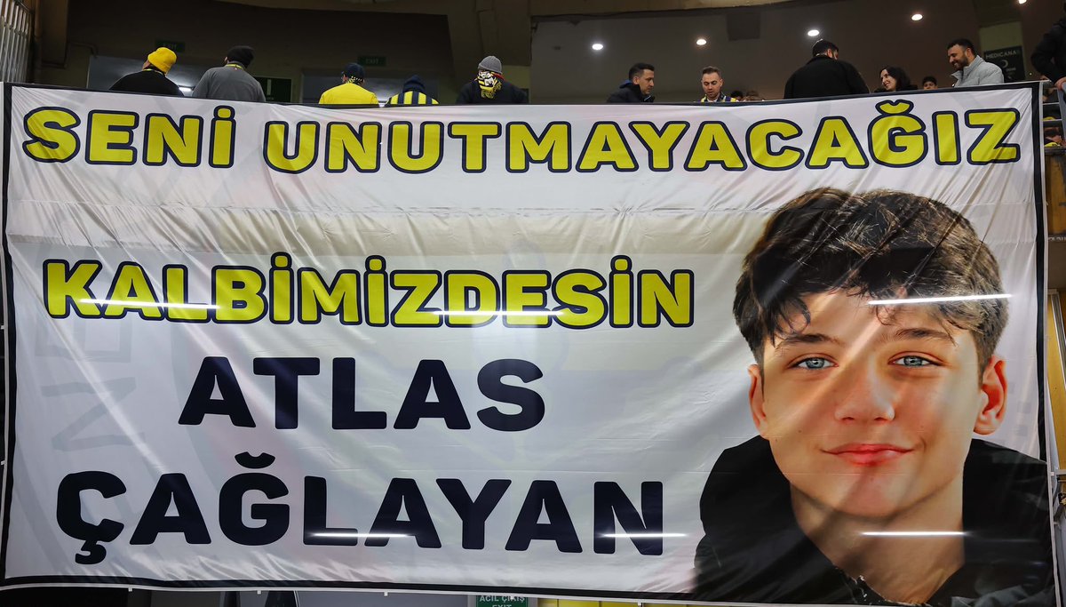 FulhamTR34's tweet photo. Atlas Çağlayan için adalet. 
Yarın görülecek dava için Bakırköy Adliyesi'nde olacağız. Adaletin yerini bulması, gerçeğin ortaya çıkması ve Atlas için hakkın teslim edilmesi adına sesimizi birlikte yükseltiyoruz. Yer: Bakırköy Adliyesi Tarih: Yarın. #AtlasÇağlayanİçinAdalet https://t.co/AweaoJt4z8