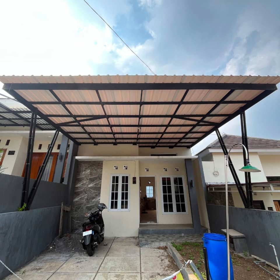 hikmahnyaaaaaaa's tweet photo. Berharap bertemu orang have di X 🙏😭aku tau ini nggk mudah tapi plis siapa yg berniat beli rumah di Semarang lokasinya ada di Pudak payung sejati, Banyumanik,  Semarang. Ini rumah baru dibangun &amp; niatnya ditinggalin sendiri tapi nggak jadi soalnya nemenin ortu yg tinggal sendiri https://t.co/wdq2G3LtsD
