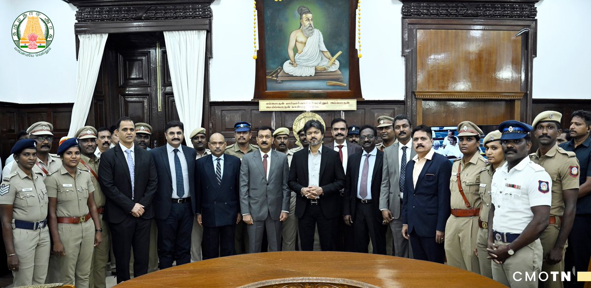CMOTamilnadu's tweet photo. மாண்புமிகு தமிழ்நாடு முதலமைச்சர் திரு.ச.ஜோசப் விஜய் அவர்களை இன்று (7.9.2026) தலைமைச் செயலகத்தில், காவல்துறை, தீயணைப்பு மற்றும் மீட்புப் பணிகள் துறை உயர் அலுவலர்கள் மற்றும் காவலர்கள் சந்தித்து, 2026-2027 ஆம் ஆண்டிற்கான காவல்துறை, தீயணைப்பு மற்றும் மீட்புப் பணிகள் துறை மானியக் கோரிக்கைகளில் பல்வேறு புதிய அறிவிப்புகளை அறிவித்தமைக்காக நன்றி தெரிவித்துக் கொண்டனர்.

#CMJosephVijay‌