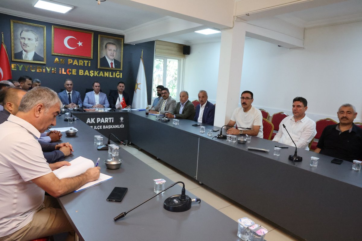 mehmetkusnet's tweet photo. İlçe Başkanımız Süleyman Elgün ve Belediye Meclis Üyelerimizle birlikte Eylül ayı Belediye Meclis Toplantısı öncesi Grup Toplantımızı yaptık.

Alınan kararların ilçemize hayırlı olmasını dilerim.

@ElgunSuleyman https://t.co/weRWDGG6II