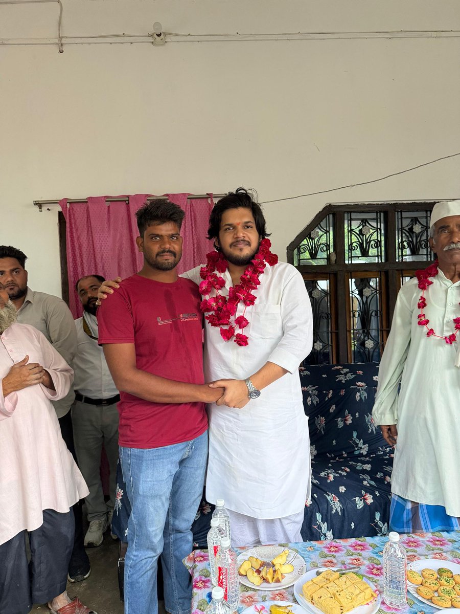 SinghArvindGope's tweet photo. विधानसभा रामनगर, बाराबंकी।
अपनो के साथ, अपनो के बीच ज्येष्ठ पुत्र अविरल सिंह।

#samajwadiparty #akhileshyadav #uttarpradesh #samajwadi #samajwadipartyofficial https://t.co/YNYl6cZquK