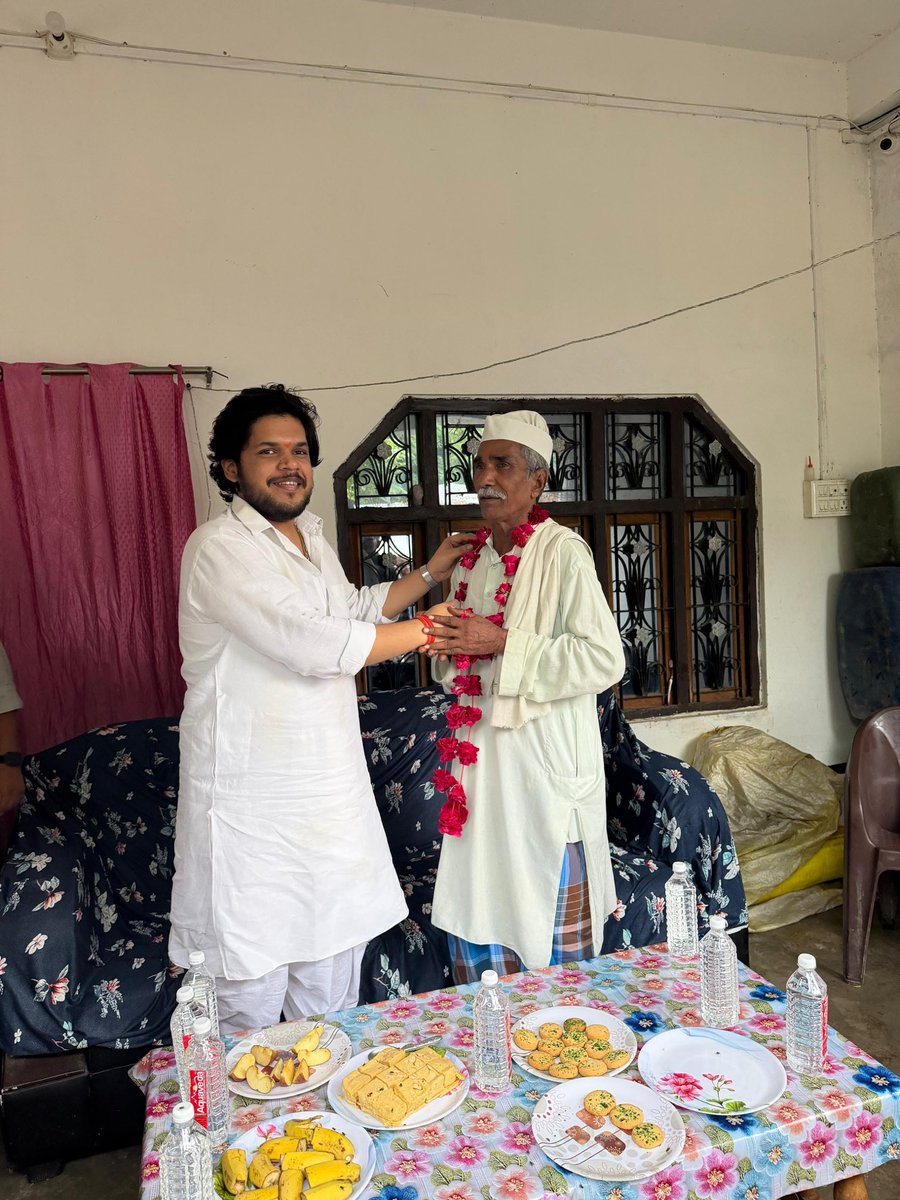 SinghArvindGope's tweet photo. विधानसभा रामनगर, बाराबंकी।
अपनो के साथ, अपनो के बीच ज्येष्ठ पुत्र अविरल सिंह।

#samajwadiparty #akhileshyadav #uttarpradesh #samajwadi #samajwadipartyofficial https://t.co/YNYl6cZquK