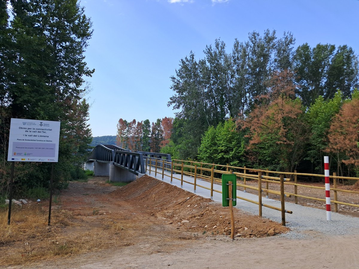 witxi2's tweet photo. Esperant la inauguració de la gran passera de 135m de llargada sobre el riu Ter a Bescanó. Enllaça amb Sant Gregori per via verda de 4km 
@Ajt_Bescano https://t.co/He1KyysxAQ