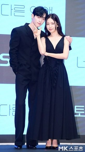 infodrakor_id's tweet photo. Baru ngeh kalo Seo Kangjun brondongnya Ahn Eunjin 🤣🤣

Wawancara kemarin manggilnya noona noona..... *eaaaak 

GAK SABAR UYYYY A Love Other Than Yours 12 september nanti 

Bakalan ada di @primevideoid https://t.co/t9toJkH7jV