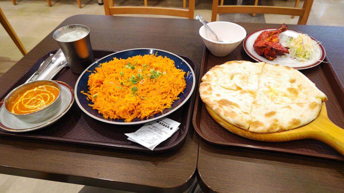 redsinpor's tweet photo. 健康診断も終わったし
急にビリヤニ食べたくなり
いっぱい頼んでしまった🤣
#Kalash
#ビリヤニ
#ナン https://t.co/FHSzL8ps3s
