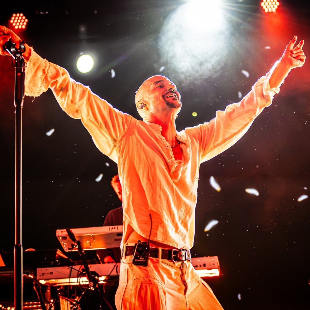 wearejames's tweet photo. We're adding galleries of each band member to the band's blog over the next few days, including some exclusive never-before-seen images. Tim's first up 👉 https://t.co/CcJK7G0nJt NBL x

#JamesLive2026 #MusicPhotography #LiveMusic
📷 IG: paulwdixonphotography https://t.co/PlKZk7DmbR