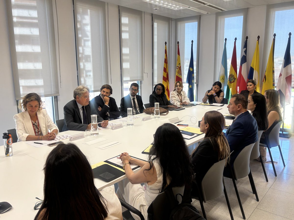 Esc_Judicial's tweet photo. El #vocal @poderjudicial Jose M. Fernández Seijo da la bienvenida a las #magistradas y #magistrados que forman parte de la 13Promoción de la #FJE que inician hoy su estancia en las nuevas instalaciones de la @esc_judicial en #Barcelona https://t.co/SmIFhMNzTO