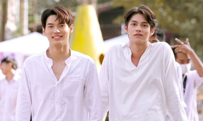 lennatyrell's tweet photo. มัดรวมมาสี่คน ยังสู้จุดพีคของ 2 คนนี้ไม่ได้เลย ดังช่วงโควิด รับงานไลฟ์สดกินข้าวให้คนดูทางไอจีครึ่งล้าน

แสดงคู่กันเรื่องเดียวด้วย

คือไม่ได้อยากกดอะไรนะ เพราะแปลรักก็ที่ 1 ในใจอยู่ละ แต่ถ้าพูดคำว่าแมส ยอดฟอลรวมกัน 4 คน ยังไม่เท่าสองคนนี้แค่คนเดียวค่ะ https://t.co/AUufrfBLGb