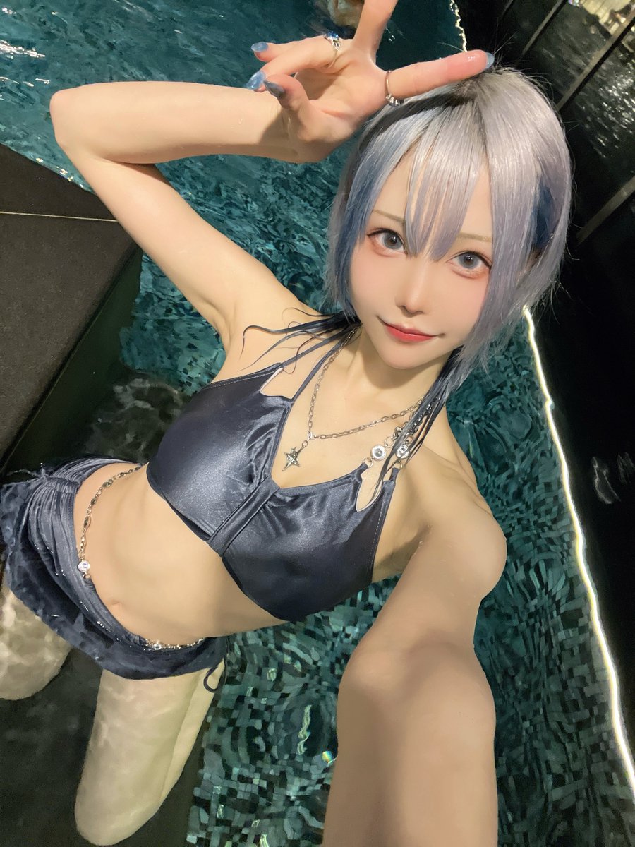 shirayuki_yy's tweet photo. ツイート見返したら毎年ナイトプール行ってるんだけど、今年の夏は香港のインフィニティプールでした。笑
景色綺麗すぎた.ᐟ 🌃✨
ただこれ一人なのが悲しいね😇 https://t.co/SbdA3VWZyo