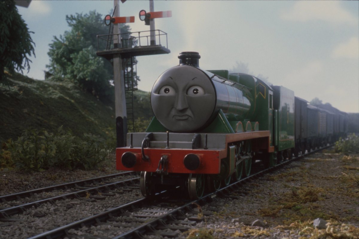 thomasfan20211's tweet photo. these are just straight up trains spoting photos https://t.co/aFE0egF23n