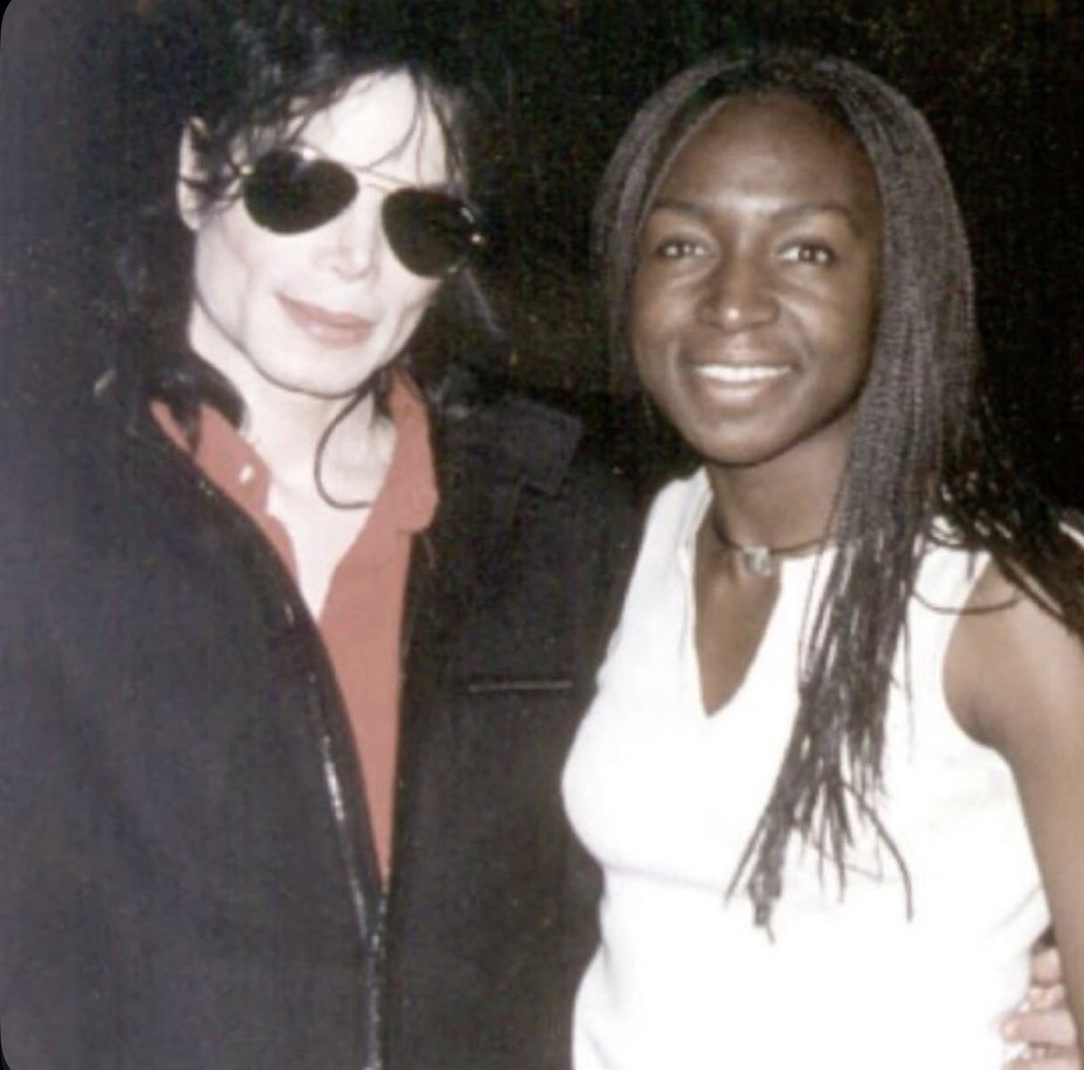 dyemondcheeks's tweet photo. #mjtwt I love that michael jackson who was a black man loved black women and if they makes you mad oh well stop being racist why would he hate us just because you do and michael jackson was a proud black man he loved us and we love him https://t.co/zaIZv9onZA