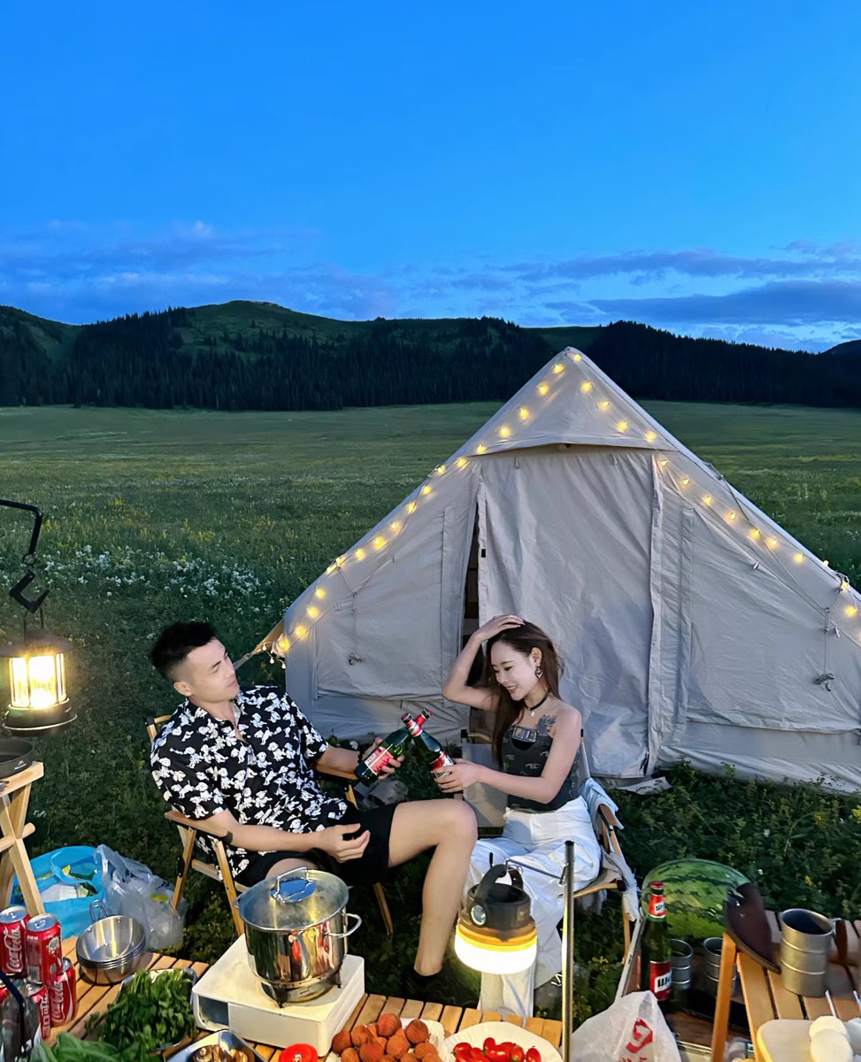 Samira07654667's tweet photo. Perfect evening at the campsite—warm bonfire s’mores, starry sky and laughs with my favorite people. Worth every minute of the drive! https://t.co/g3uomwbbVf