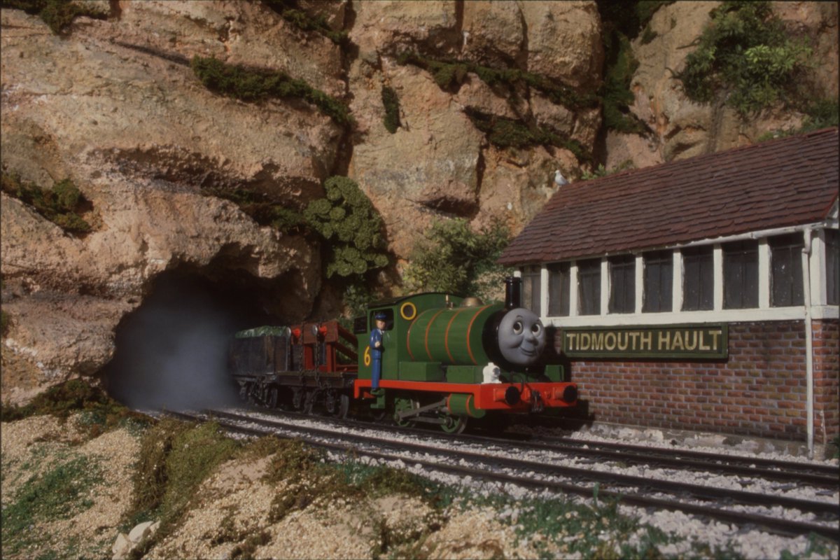 thomasfan20211's tweet photo. these are just straight up trains spoting photos https://t.co/aFE0egF23n