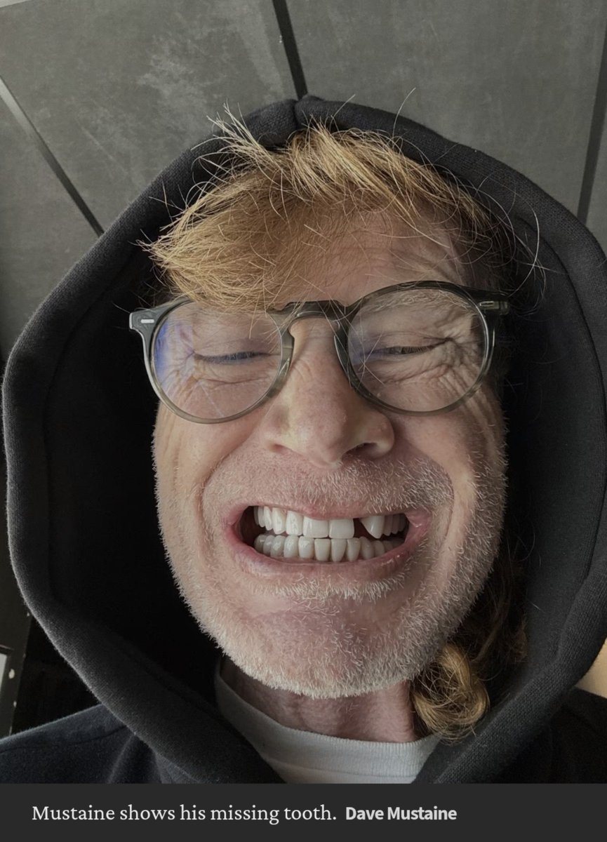 pullingteetth's tweet photo. His toof 😭😭😭😭😭 https://t.co/9H4AiAMn0f
