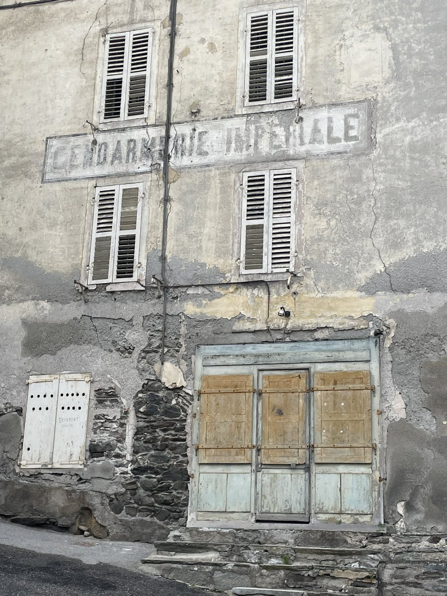MassiereSylvie's tweet photo. À #BeaufortSurDoron la gendarmerie reste impériale. https://t.co/aT8CrdMpj9