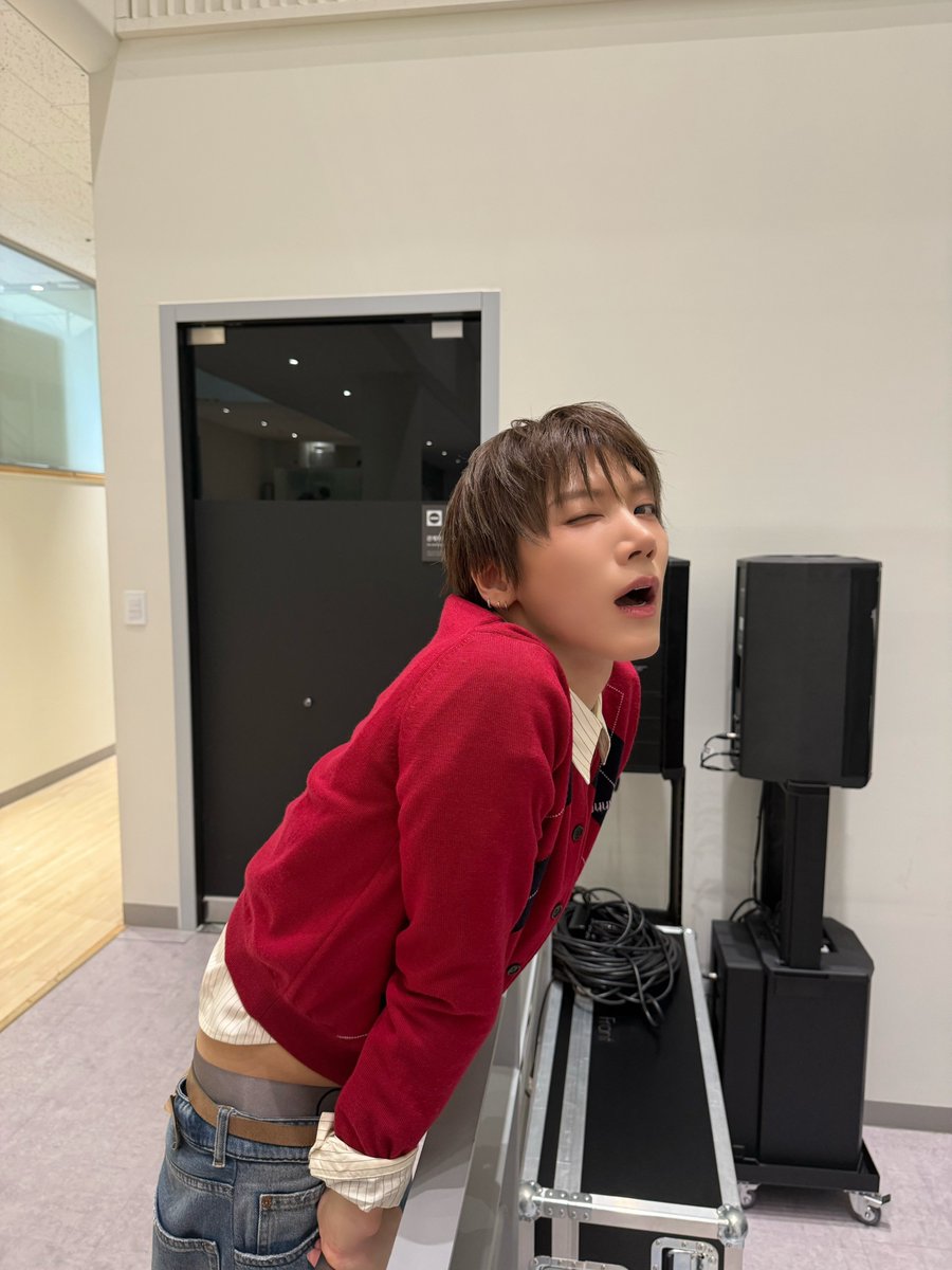 TEN_offcl's tweet photo. 😼😉

#TEN #OUTWEST
#TEN_OUTWEST
#DINGO https://t.co/qFdaCghPnL