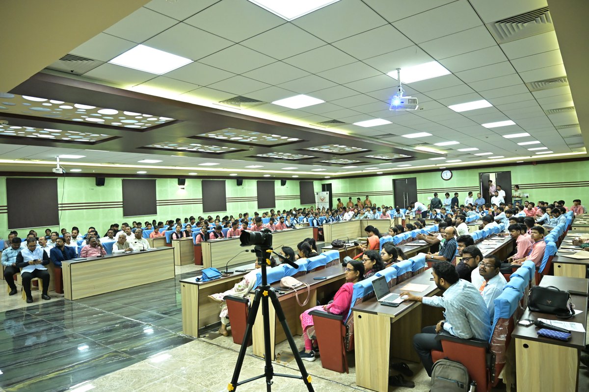 startup_odisha's tweet photo. Startup Odisha, in collaboration with the Nayagada District Administration and Odisha Assembly of Small and Medium Enterprises (OASME), successfully hosted the District Outreach Programme at Nayagada!

The momentum continued with a power-packed Technical Session on "The Journey from Idea to Enterprise," featuring Shri Amit Ranjan Das (Zonal Head, PhonePe) and Shri Chandan Kumar Swain (State Head, PhonePe). They guided aspiring entrepreneurs through the entire startup lifecycle, from identifying market needs and validating ideas to building viable business models and scaling sustainably.

Adding another layer of strategic value, Shri Sampad Kumar Nayak (GM, DIC, Nayagarh) delivered an insightful session on the Odisha Procurement Preference Policy. This crucial session demystified government procurement processes, revealing how local startups can leverage these policies to access significant market opportunities.

#StartupOdisha #Innovation #MSME #Entrepreneurship #ViksitOdisha #Nayagada #StartupEcosystem #TechnicalSession #StartupSupport

@cmo_odisha @gokulanandabjp @SecyChief @msmedepartment @startupindia @SmrutiR2009 @AdmnNayagada @OASME_Odisha @PhonePe