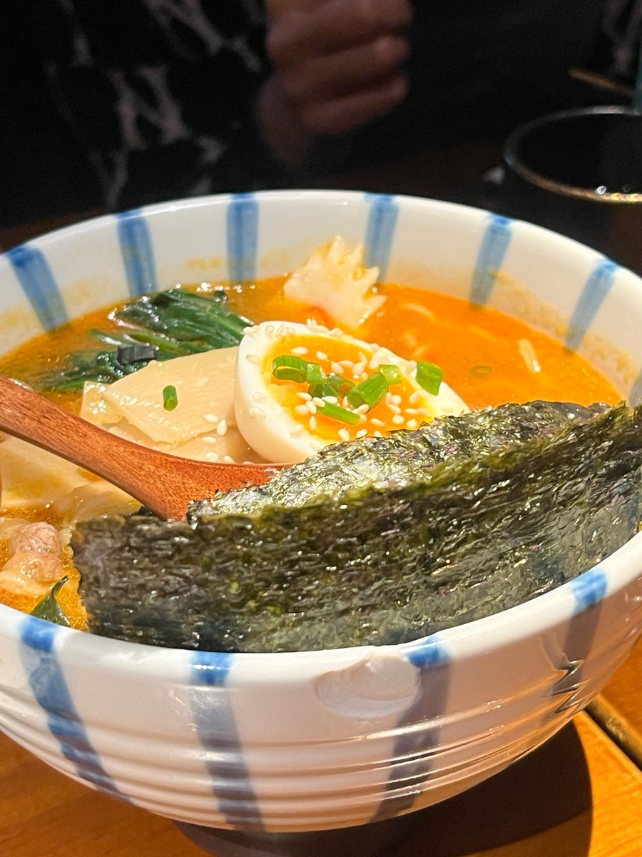 obadiah53193's tweet photo. [Late night cravings A hot bowl of miso soup, grilled salmon, and soft rice, right here, warm enough to chase away the chill. ]， https://t.co/s5dOT5eTKu