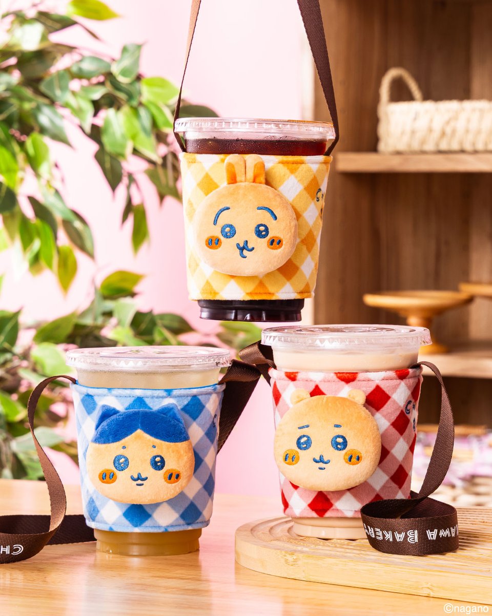 chiikawabakery's tweet photo. ちいかわと一緒におでかけ
ドリンクカップホルダー
　　　　　　　  ︵︵✧₊🥤

来週末からはじまる連休のおともに✨

🥤ドリンクカップホルダー（全3種）
ちいかわ／ハチワレ／うさぎ
各 税込2,200円

#ちいかわベーカリー #ちいかわ https://t.co/rQkUA5Ojuj