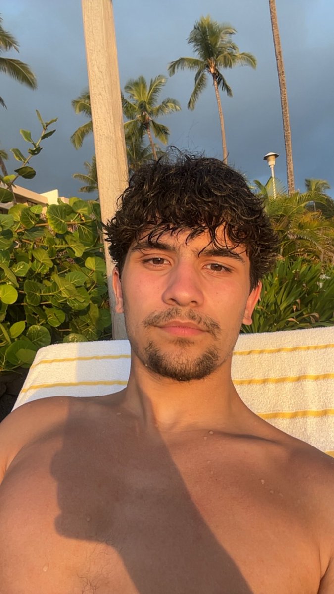Abeln4l9's tweet photo. Who tryna trade on snap?? HMU?? https://t.co/LqOiACz8eA