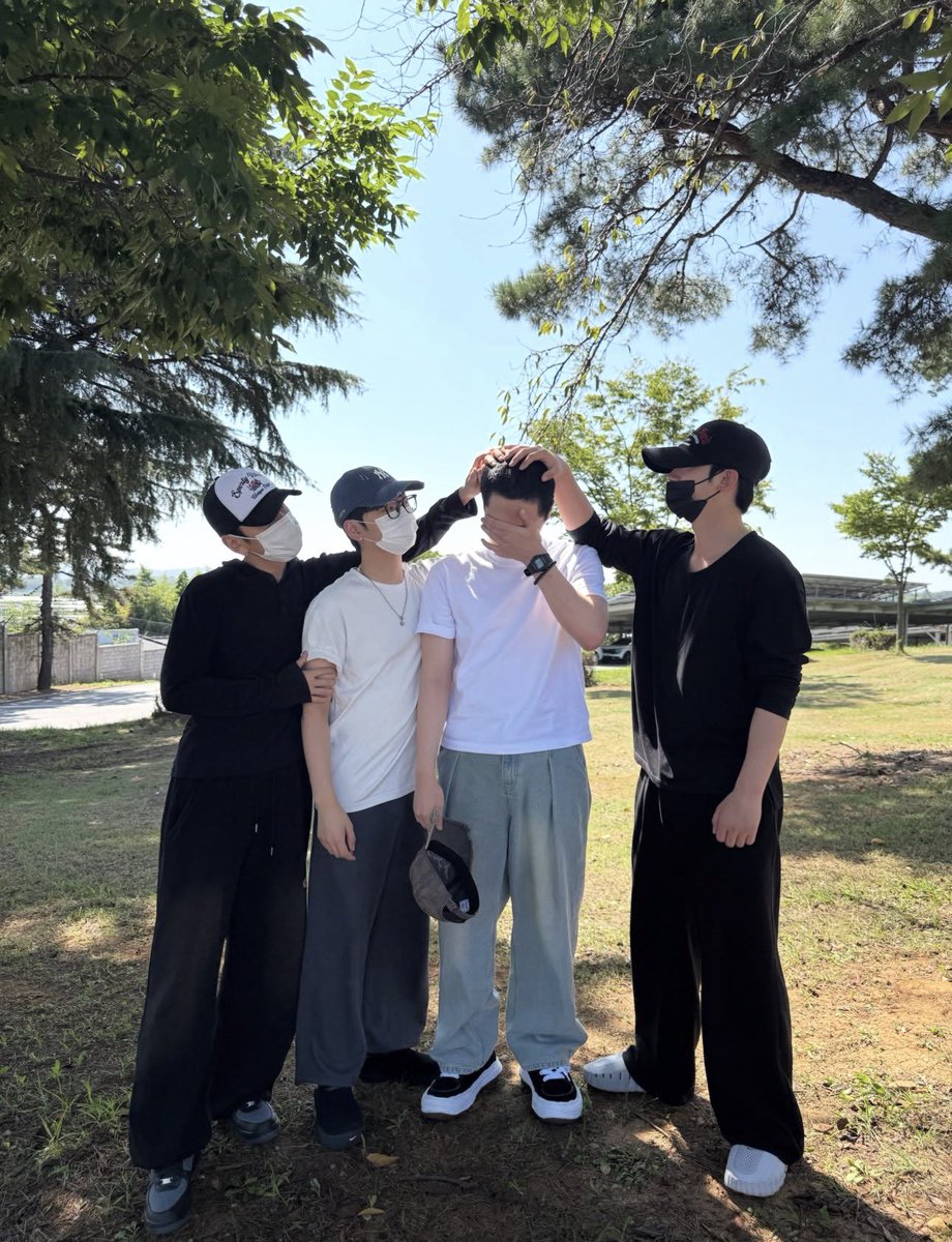 0211boi's tweet photo. 아 슬픈데 ? .. https://t.co/aGvwAh7QsL