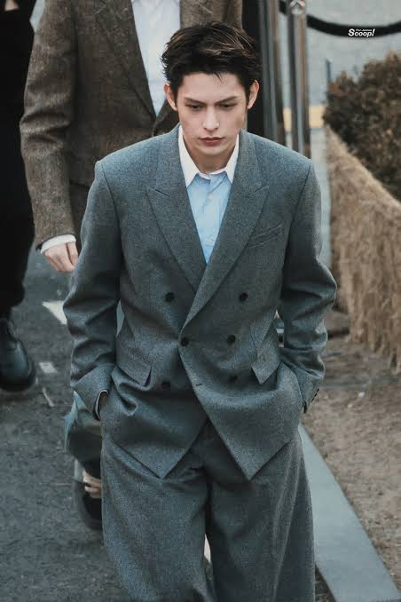 QuinnBoo188189's tweet photo. @ofjvn_ @Prada @cortis_bighit JAMES and PRADA have unmatched chemistry.

JAMES MAKES HIS ART WITH PRADA  
#JAMESxPRADA #PradaFW26

@Prada @cortis_bighit https://t.co/WUEuqNmCoe