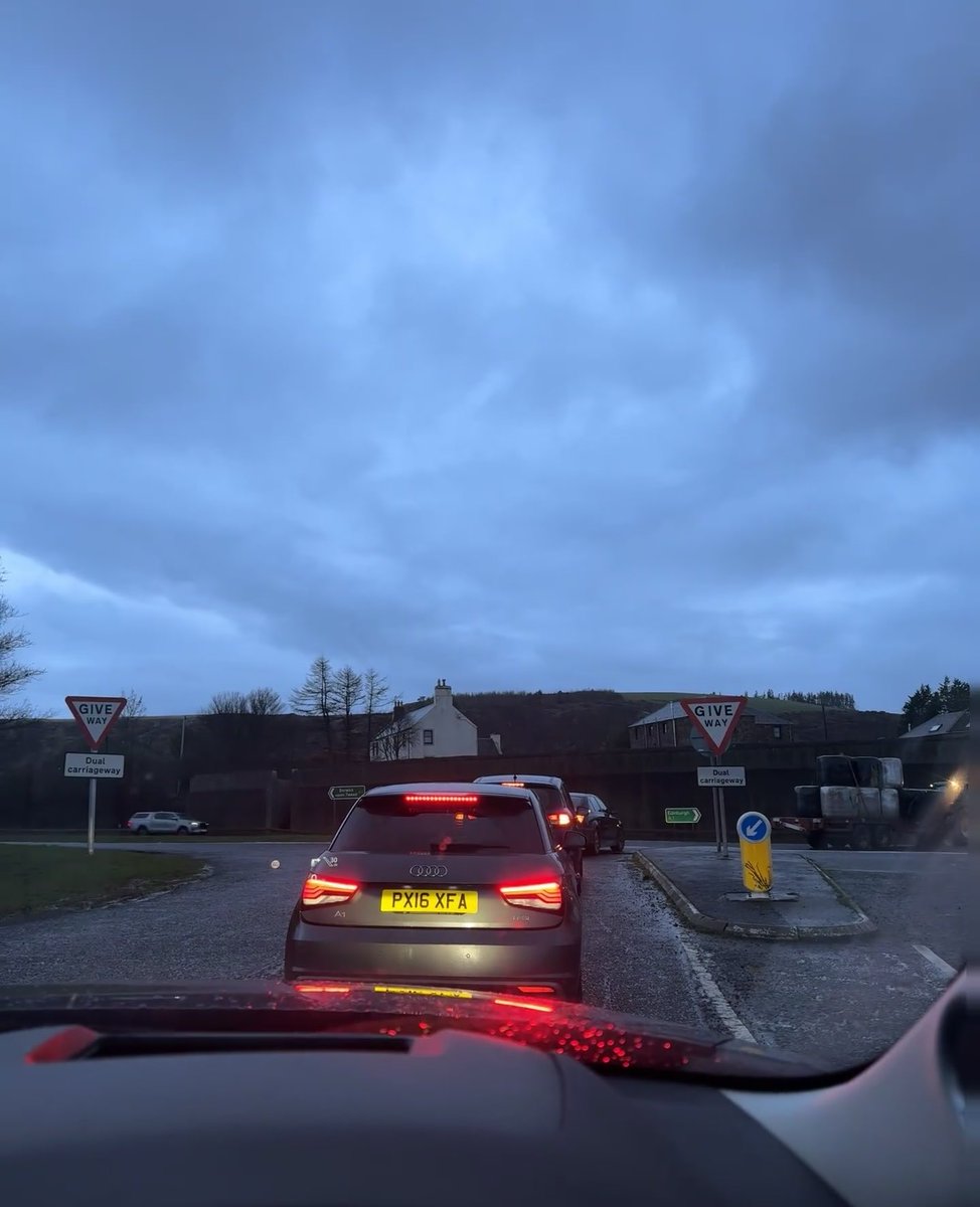 Mary_0i's tweet photo. You can also enjoy the scenery along the way while you're working, even though the weather isn't great https://t.co/sNBuLYxLGd