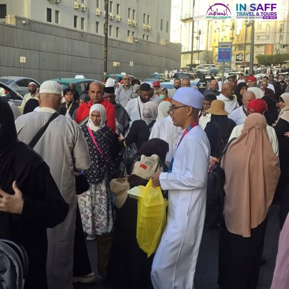 thayssilva46's tweet photo. Program Sabil di Kota Makkah. Pek makanan dan minuman dikongsi bersama jemaah serta penduduk sekitar Masjidil Haram. Semoga setiap amal dan niat baik kita diterima Allah SWT. Amin. https://t.co/Tkd6hT4QRa