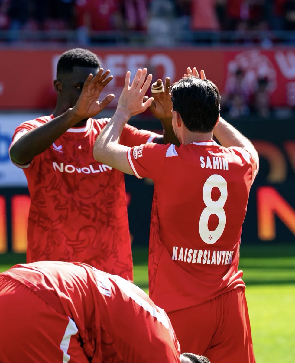 Rote_Teufel_X's tweet photo. 3️⃣ Tore, 3️⃣ Punkte - 3️⃣x in die Kicker Elf des Tages gestürmt 🔥 #Betze #FCKSVD https://t.co/UeWqfvxCP2