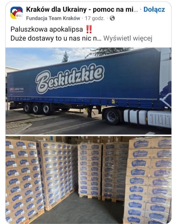 KonradKrajewsk6's tweet photo. Dwa lata temu spłonęła fabryka Paluszków Beskidzkich. Ogień zniszczył 18 z 28 linii produkcyjnych. Ponad 200 pracowników z dnia na dzień nie miało do czego wracać.
Właściciel zapowiedział jedno: nie zwalniamy ludzi.

Klienci odpowiedzieli masowymi zakupami. Zapasy przewidziane na miesiące zniknęły w kilka tygodni.
Dziś firma stanęła na nogi i buduje większe moce produkcyjne niż przed pożarem. Aksam utrzymał ponad 600 miejsc pracy.

A teraz role się odwróciły.
Fundacja Team Kraków i organizacja Volia Ukraine 25 pokazują zdjęcia z transportów pomocowych na Ukrainę. Stoją tam całe palety produktów od Beskidzkich.

Zakład płonie. Właściciel nie wyrzuca załogi na bruk. Klienci ratują firmę. Przedsiębiorstwo odbudowuje produkcję, inwestuje, a gdy znów może sobie na to pozwolić, samo wysyła towar potrzebującym.