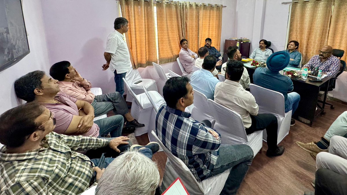 AkashVOnline's tweet photo. जिमखाना स्थित आईडीसीए कार्यालय पर इंदौर डिवीजन क्रिकेट एसोसिएशन के कार्यकारिणी सदस्यों की बैठक आयोजित कर क्रिकेट हित्त मे और बेहतरी के लिए सम्माननीय सदस्यों से विस्तारपूर्ण चर्चा की व उनके सुझाव प्राप्त किये ।

साथ ही आईडीसीए के सभी सम्माननीय सदस्यों के सहयोग व इंदौर के क्रिकेटरो की मेहनत के परिणाम स्वरूप दसवीं बार संभाग मे इंदौर डिवीजन को प्रथम स्थान प्राप्त होने पर आईडीसीए परिवार को बधाई प्रेषित की ।