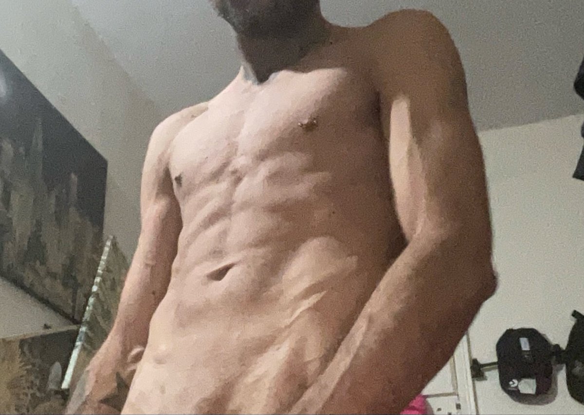 kingcon869's tweet photo. I’ve never seen my abs before now https://t.co/JvHwDAJLXB