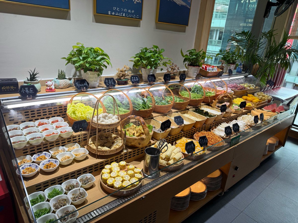 didiu953447's tweet photo. New snack alert at our corner store! Just restocked imported matcha mochi and iced black coffee—perfect for your workday pick-me-up. Swing by before they’re gone!， https://t.co/KrnI8WKoA3