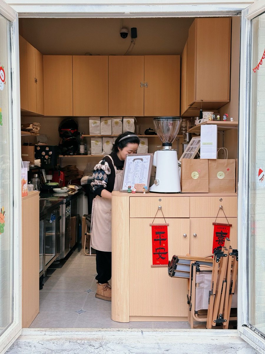 EcrinTekinahxm's tweet photo. Tried the new zero-waste coffee bar downtown u0026 it’s a total game-changer—their oat milk lattes taste amazing and every cup comes with a reusable ceramic to-go mug you can return for refills. Game on for better daily routines!， https://t.co/B3focZh2NF