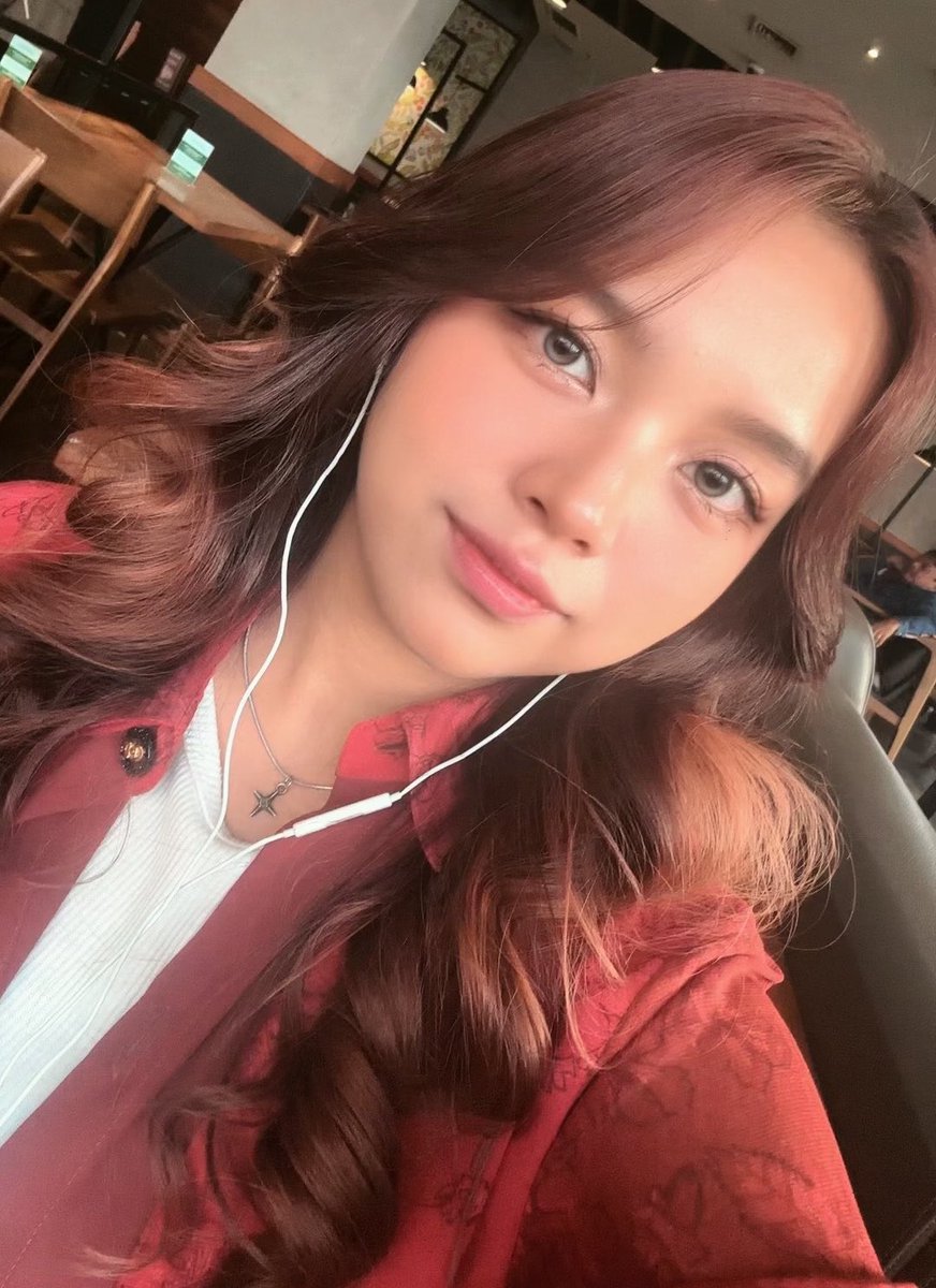 naykillajkt's tweet photo. curly sempurna sangatlah bukan gue. https://t.co/xima1E9E32