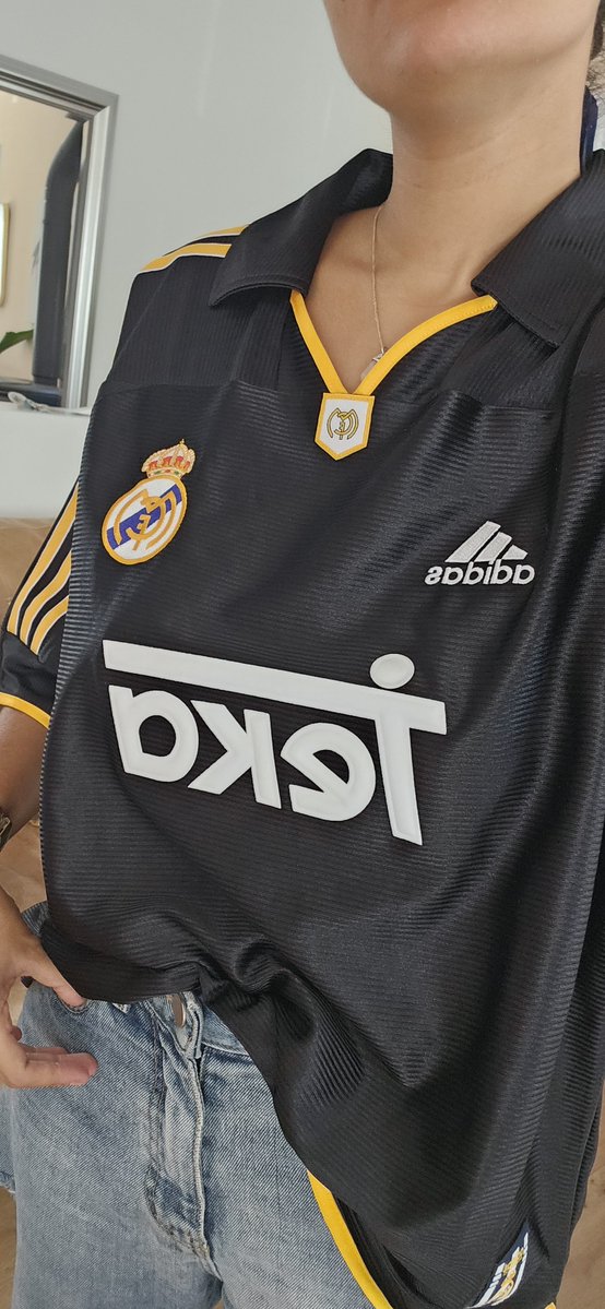 CalliTSuperieur's tweet photo. Every pretty girl is a madridista https://t.co/Arb3jiktiX