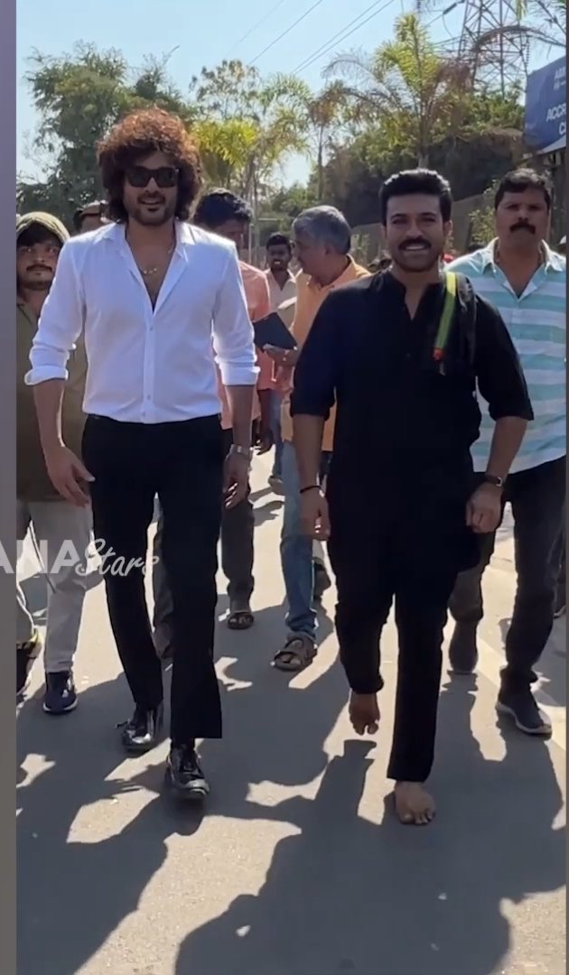 MrNaveen66's tweet photo. Ramcharan = Siddu Jonnalagadda 😭 https://t.co/eZlpceqHEs
