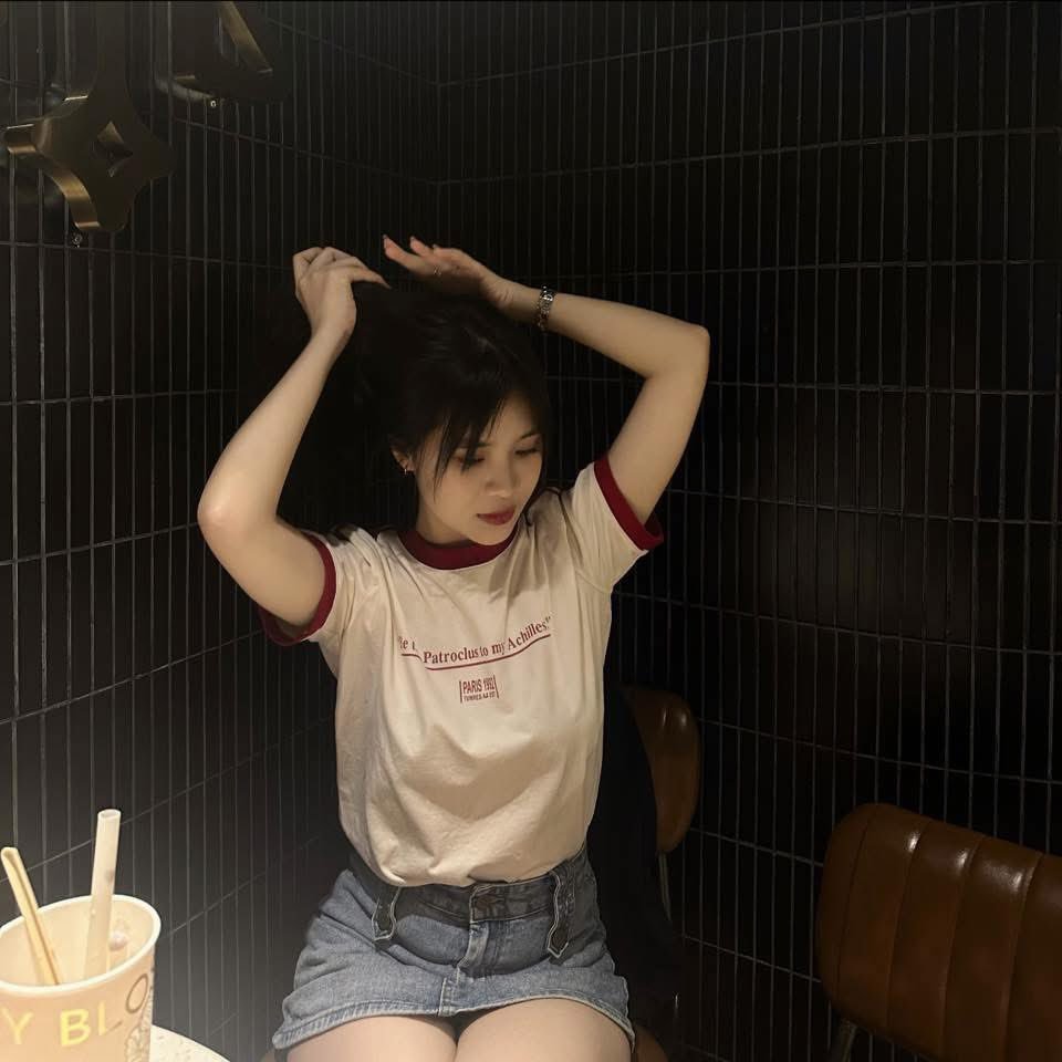 giiphsu4's tweet photo. húp hết cốc trà sữa mình tặng album 10 ka show dú cho nè https://t.co/Yv4gsFeKop