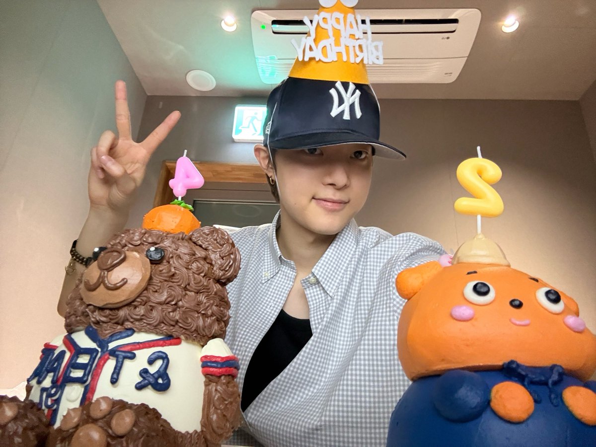 heesuk_0's tweet photo. 내 말랑이 쭈
다시 한 번 생일 축하해🤤💕 https://t.co/k25YGnQ1aL