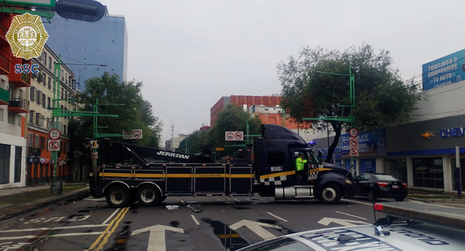 OVIALCDMX's tweet photo. 09:15 #PrecauciónVial | Corte preventivo en Eje Central Lázaro Cárdenas a partir de Fray Servando, por manifestantes a la altura de Av. Juárez. #AlternativaVial Av. Paseo de la Reforma, Congreso de la Unión y Eje 1 Norte. https://t.co/rPxkttVOyA