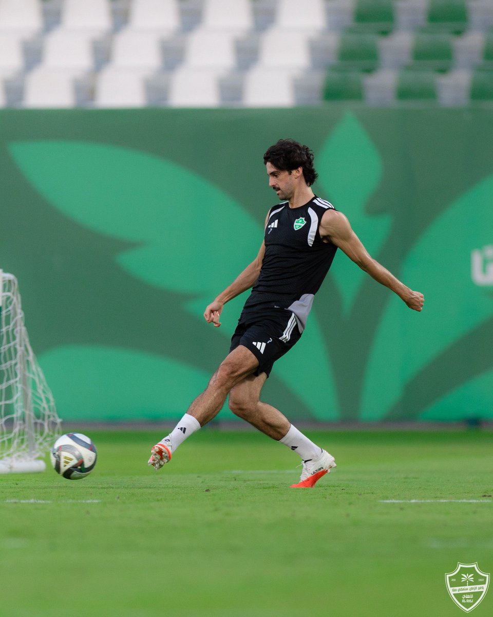 samialqorashi's tweet photo. Our new players 
We do trust you
#alahli_one_family 

@ivantoney24 
@ibanez41oficial 
@Merihdemiral 
@edou_mendy_ https://t.co/lY0CybdAOb