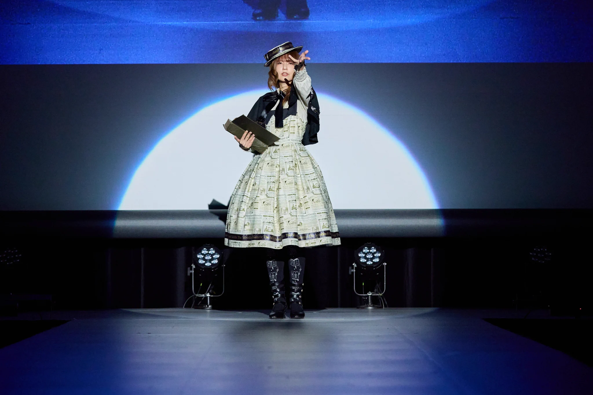 洋書　GLAMOUR　グラマー：コスチュームの魔法の世界 マジョノカ渚 on X: 