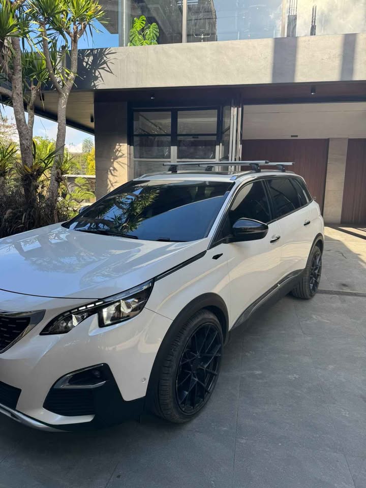 otomogarage's tweet photo. Peugeot 5008 menawarkan SUV keluarga Eropa dengan karakter yang berbeda dari pilihan mainstream.

Asli Bali, original service record tersedia, dan modelnya relatif langka di pasar mobil bekas Indonesia.

Detail:
https://t.co/XhmjDtZZfR
#Peugeot5008 #SUVPrancis #OtomoGarage https://t.co/3RmbbMzbZL