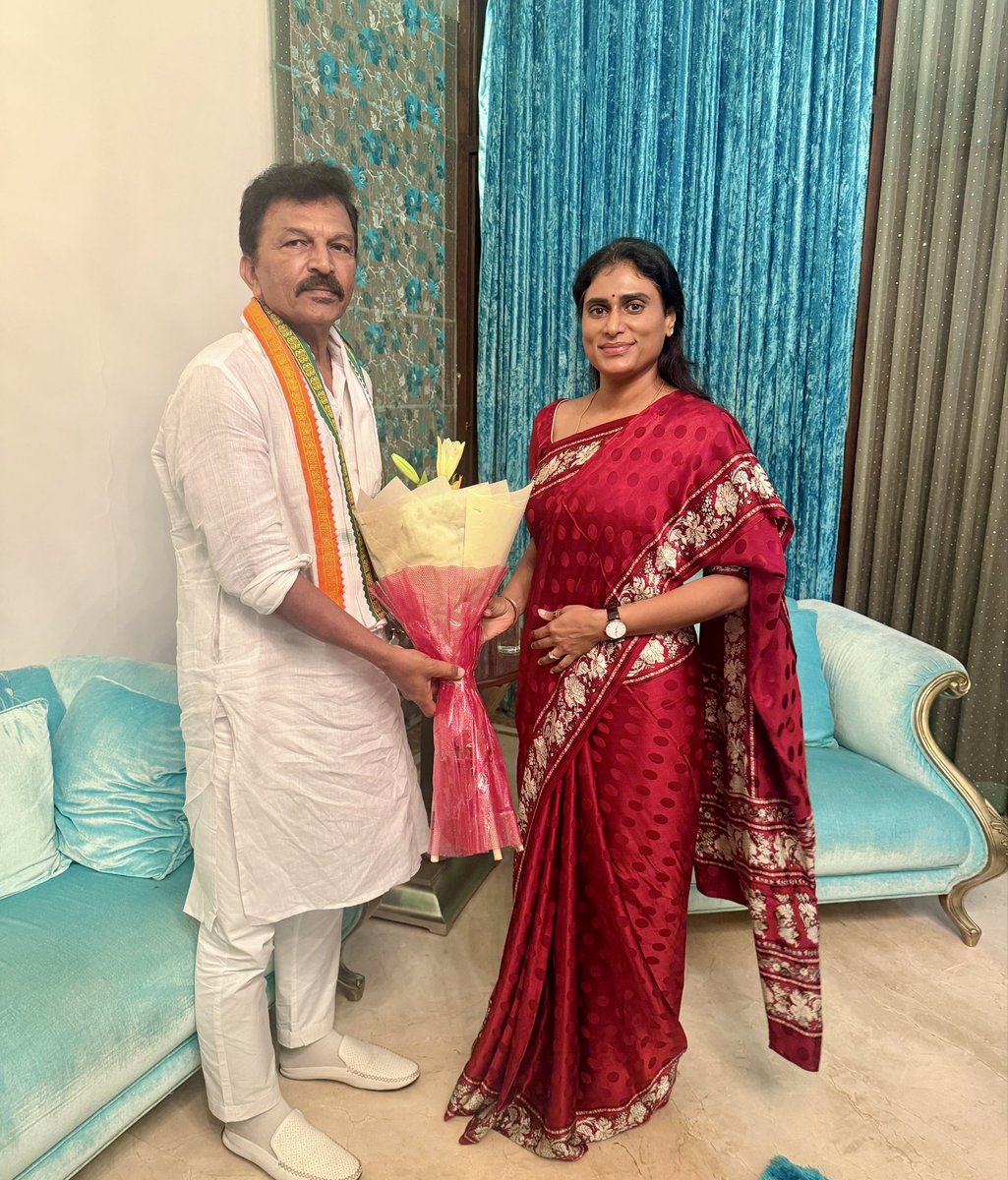 realyssharmila's tweet photo. Had the pleasure of meeting Shri P V Mohan ji today. I warmly welcome him to Andhra Pradesh as AICC In-charge Secretary.
His experience, commitment and understanding of the party will be a valuable strength to Andhra Pradesh. I am confident that he will help build a stronger and more vibrant Congress in the state.
@pvmohanINC @INC_Andhra
